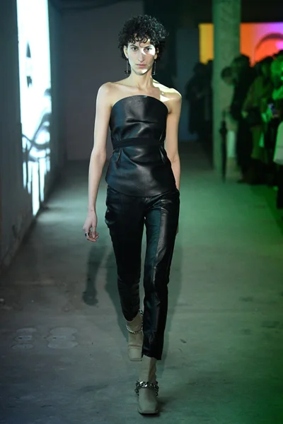Look 10